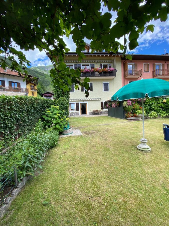 Casa Nina Lägenhet Mezzolago Exteriör bild