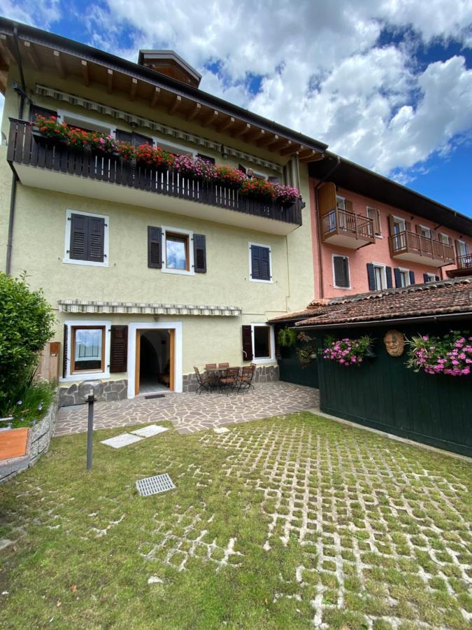 Casa Nina Lägenhet Mezzolago Exteriör bild