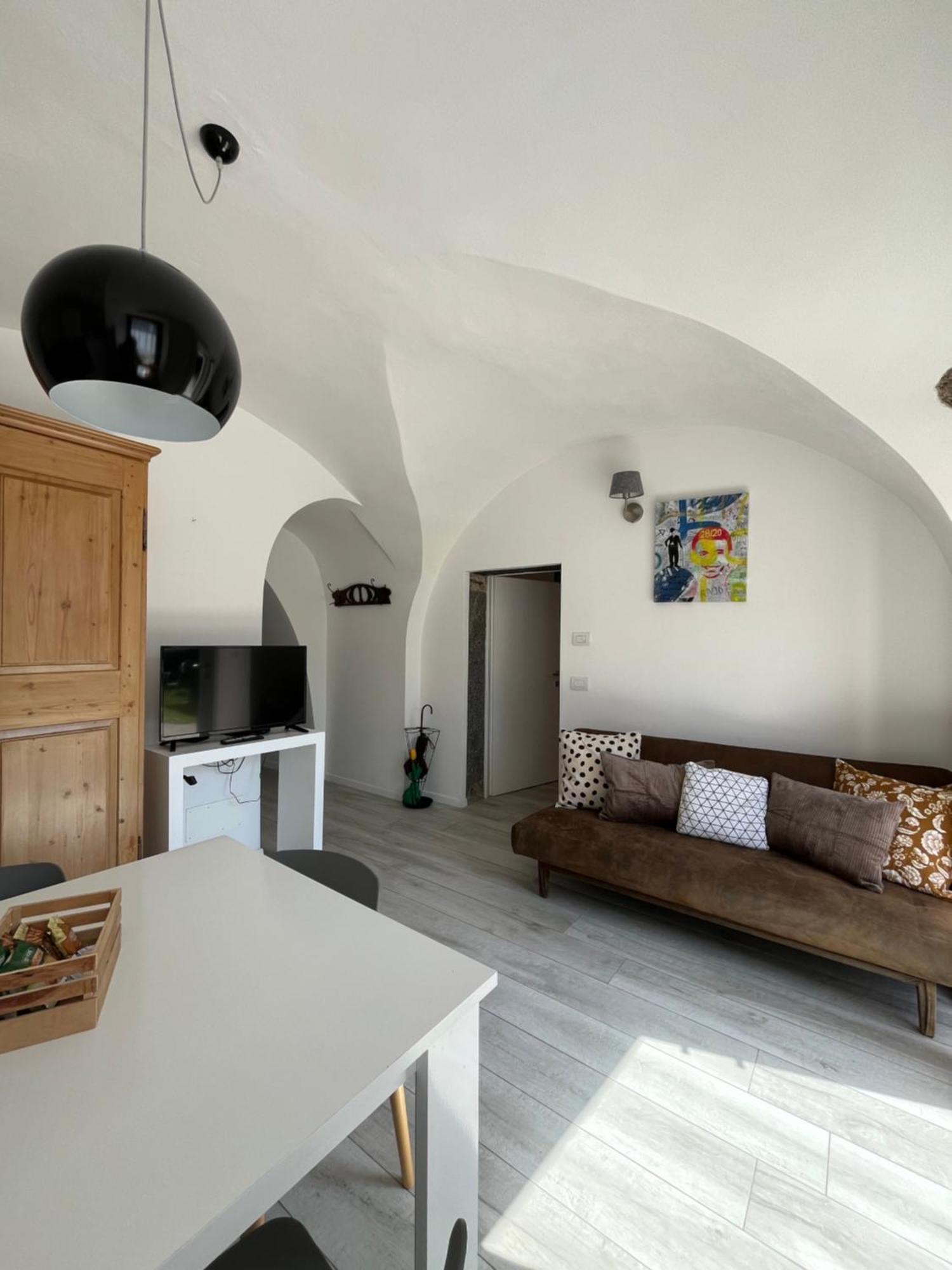 Casa Nina Lägenhet Mezzolago Exteriör bild