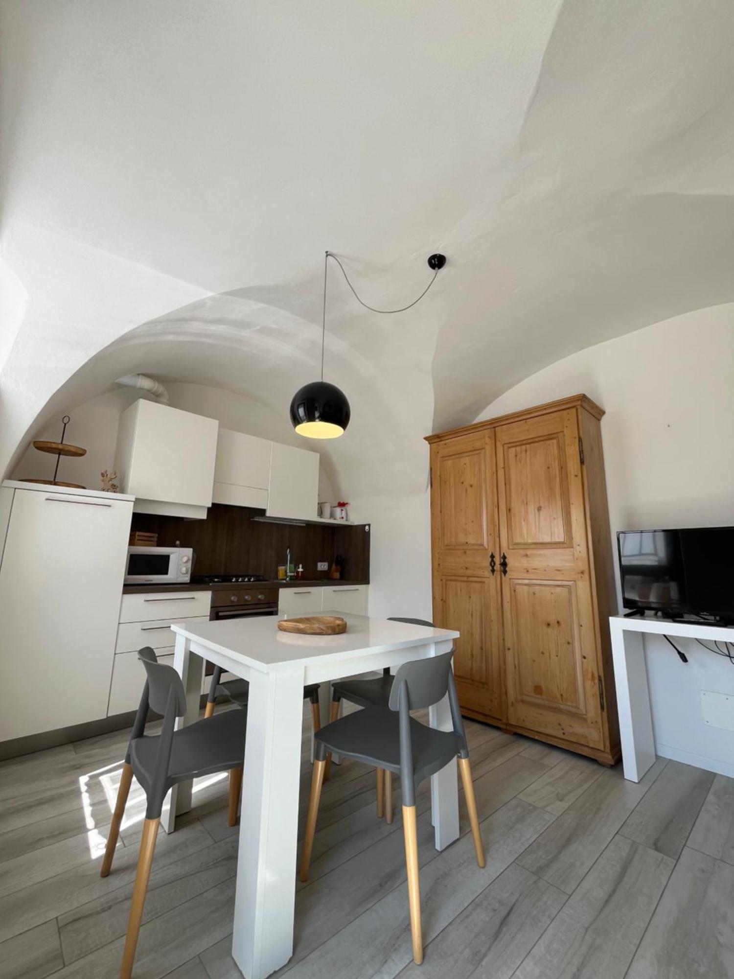 Casa Nina Lägenhet Mezzolago Exteriör bild